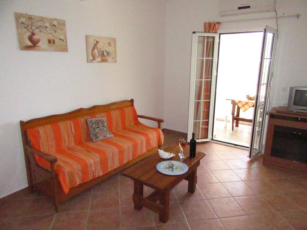 Kalotina'S Apartments Emborios Extérieur photo